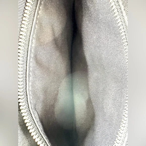 Louis Vuitton District PM Black Taiga Messenger Crossbody Shoulder Bag Dust Bag - Picture 16 of 16